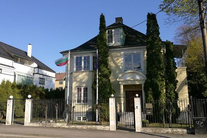 Временно спиране на приема на граждани в Консулската служба на Посолството